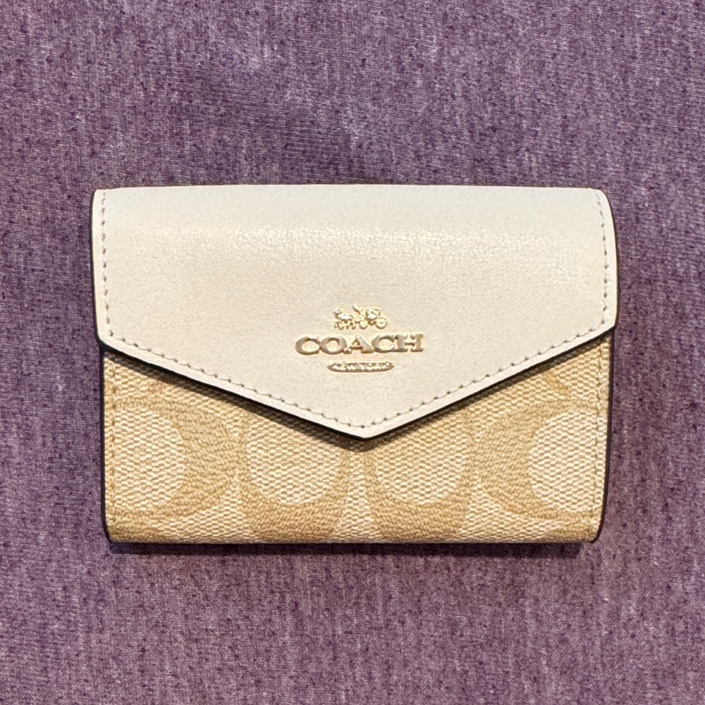Coach Women's Wallet in Cream and Tan